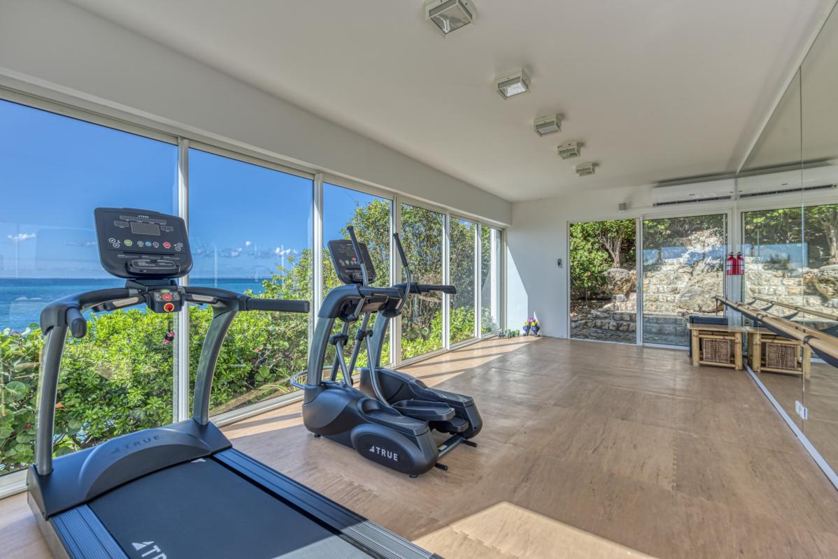 38 Location villa piscine vue mer Terres Basses Saint Martin_salle de sport